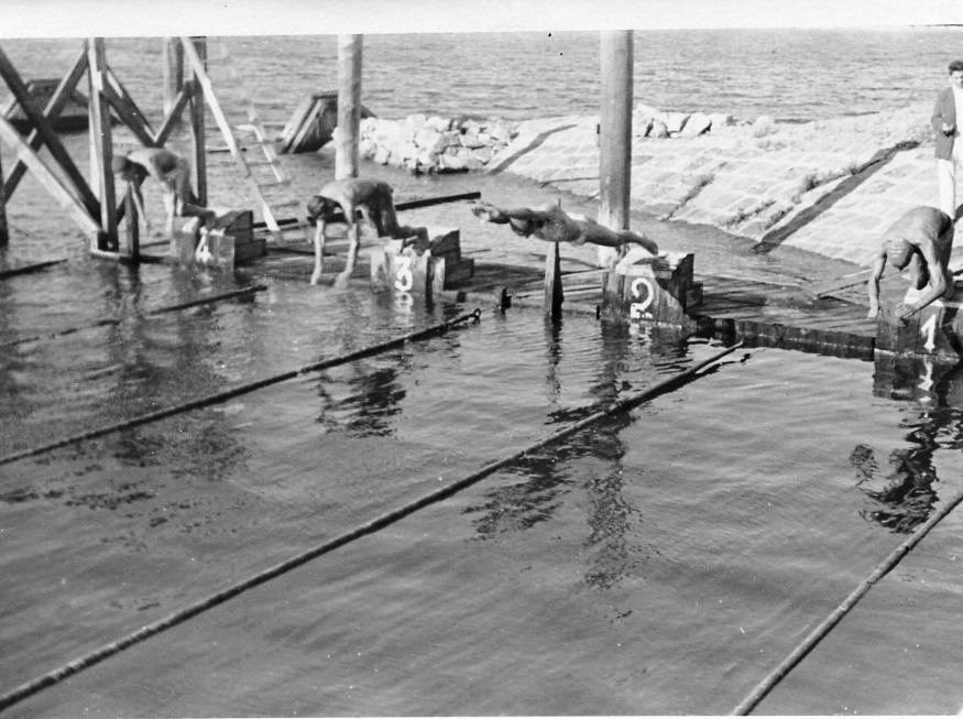 Plaukimo varžybos Jachtklubo baseine 1945-07