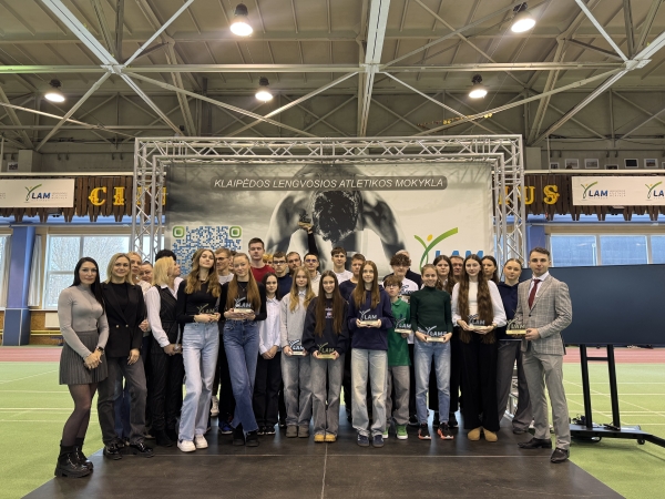 Apdovanoti geriausi Klaipėdos lengvosios atletikos mokyklos sportininkai